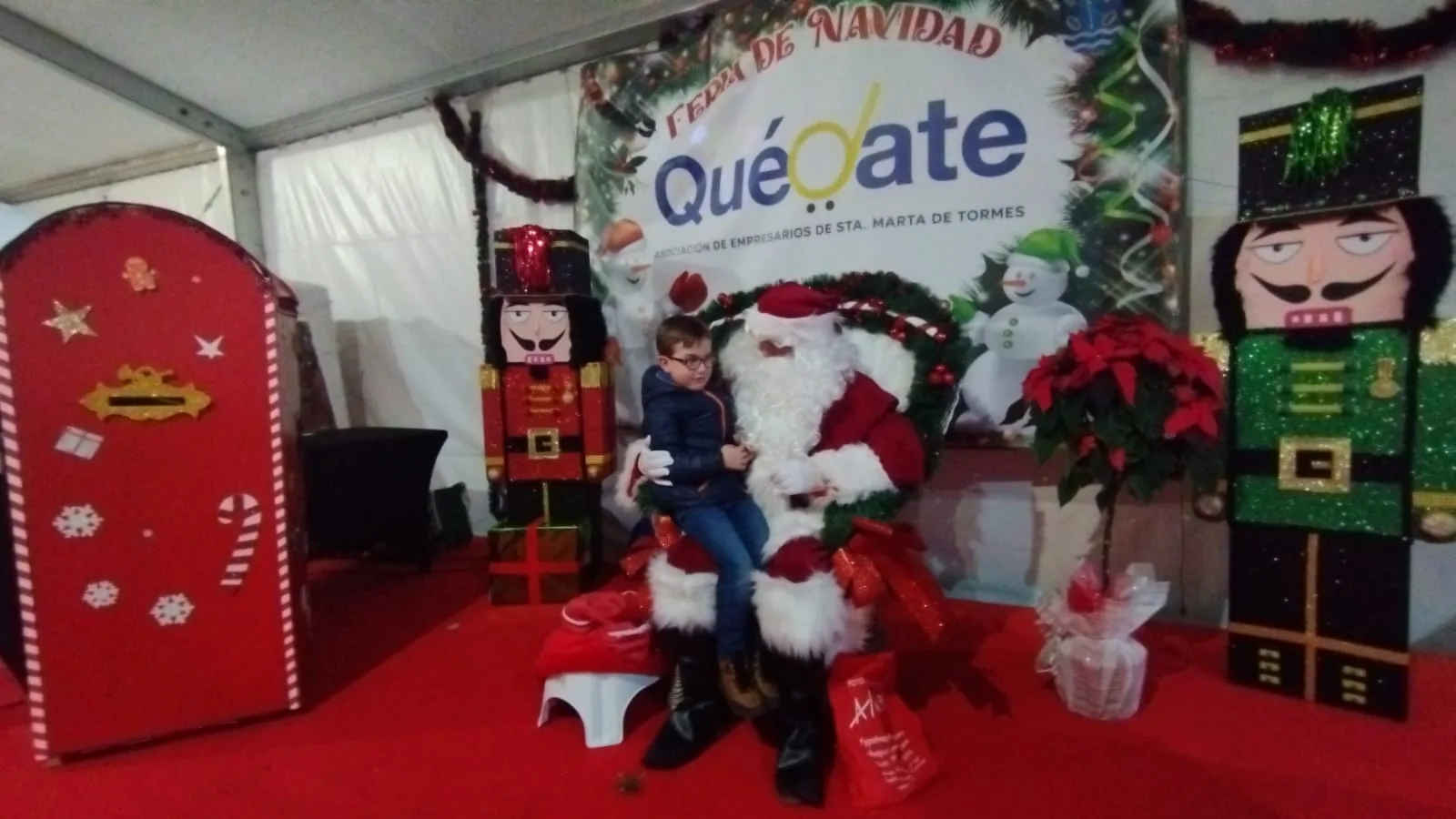 Santa Marta de Tormes celebra una jornada navideña con mercado, cuentacuentos y la visita de Papá Noel