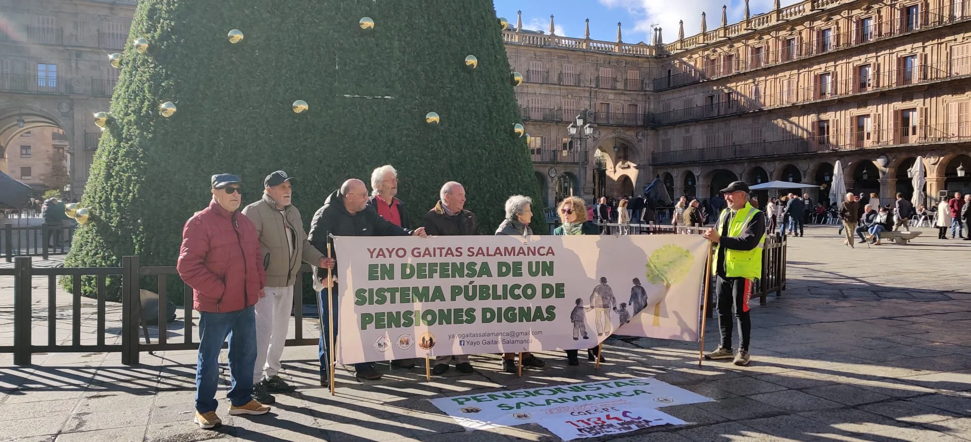 La Plataforma Salmantina por las Pensiones Públicas mantiene su protesta semanal en la Plaza Mayor