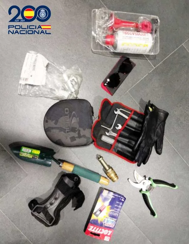 Detenido un varón con efectos robados del interior de un vehículo