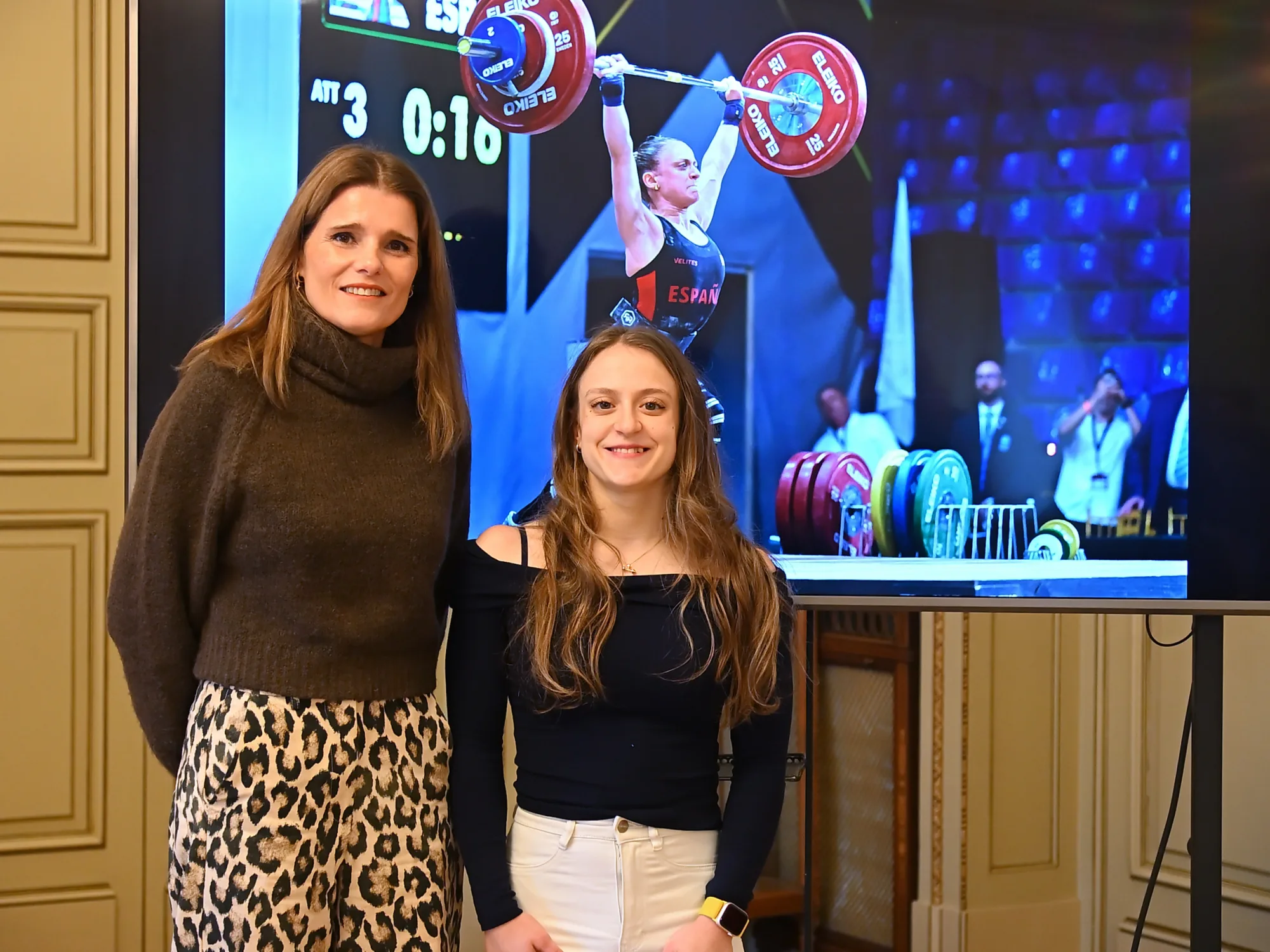 Homenajea a la salmantina Marta García Rincón tras batir el récord de España en arrancada en el Mundial de Halterofilia