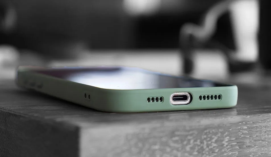 Detienen a un varón por el robo de dos teléfonos móviles de última generación en sendas furgonetas de reparto de su propia empresa