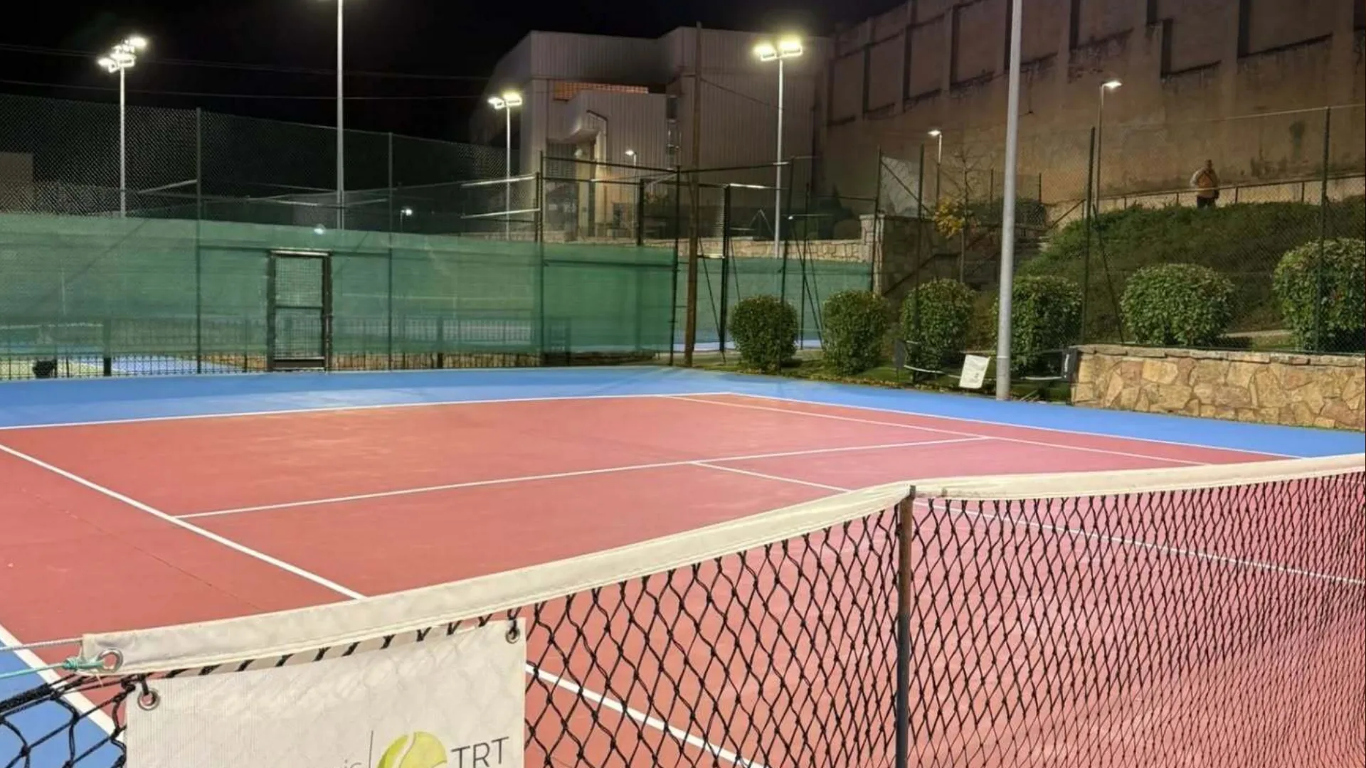 El Ayuntamiento de Salamanca mejora las pistas de tenis del polideportivo municipal Río Tormes