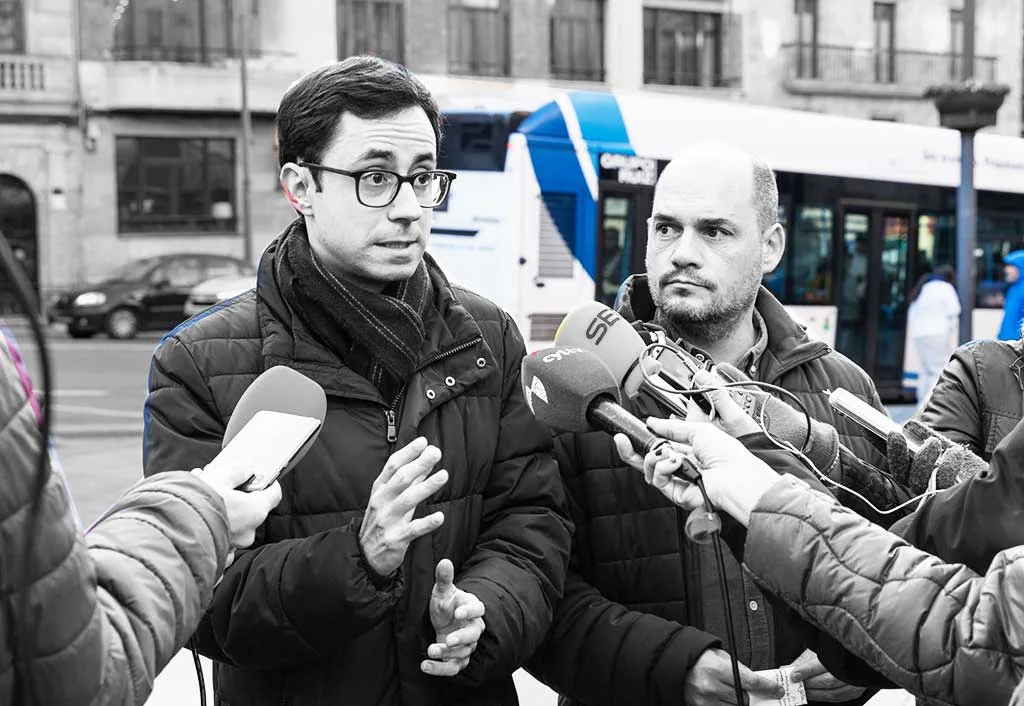 El PSOE denuncia “retrasos, autobuses llenos y líneas incumplidas” en el transporte urbano