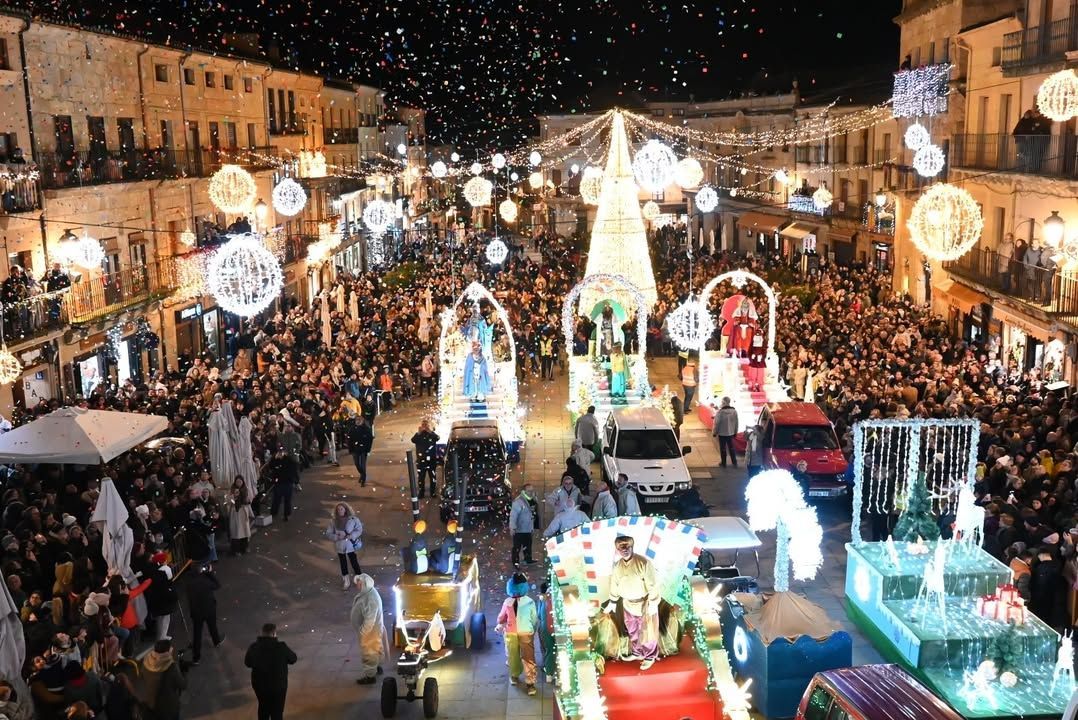 Recibimiento espectacular de los Reyes Magos en Ciudad Rodrigo con una cabalgata llena de magia y alegría para todos