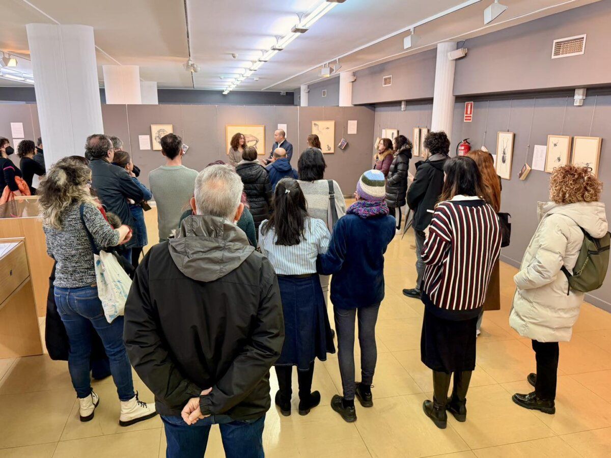 Visita a la exposición de acuarelas en la Biblioteca Torrente Ballester