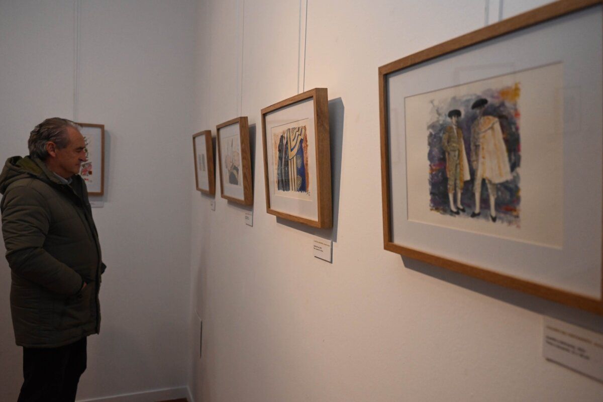 Visita a la exposición de acuarelas en la Casa Municipal de Cultura