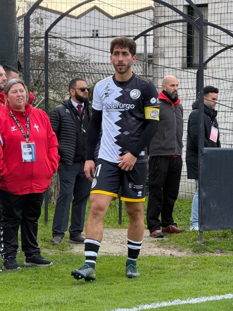 Jugador del Celta Fortuna en el campo durante el partido contra Unionistas