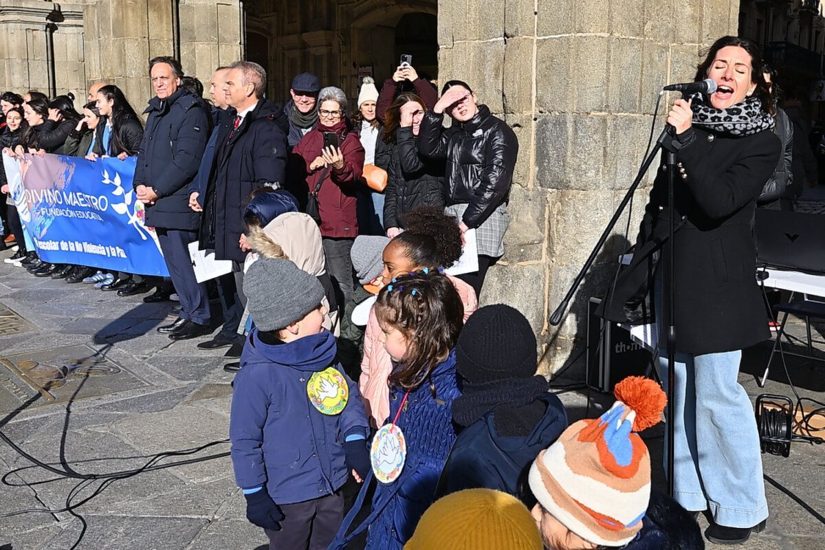 Alumnos del Colegio Divino Maestro en el Día Escolar de la Paz