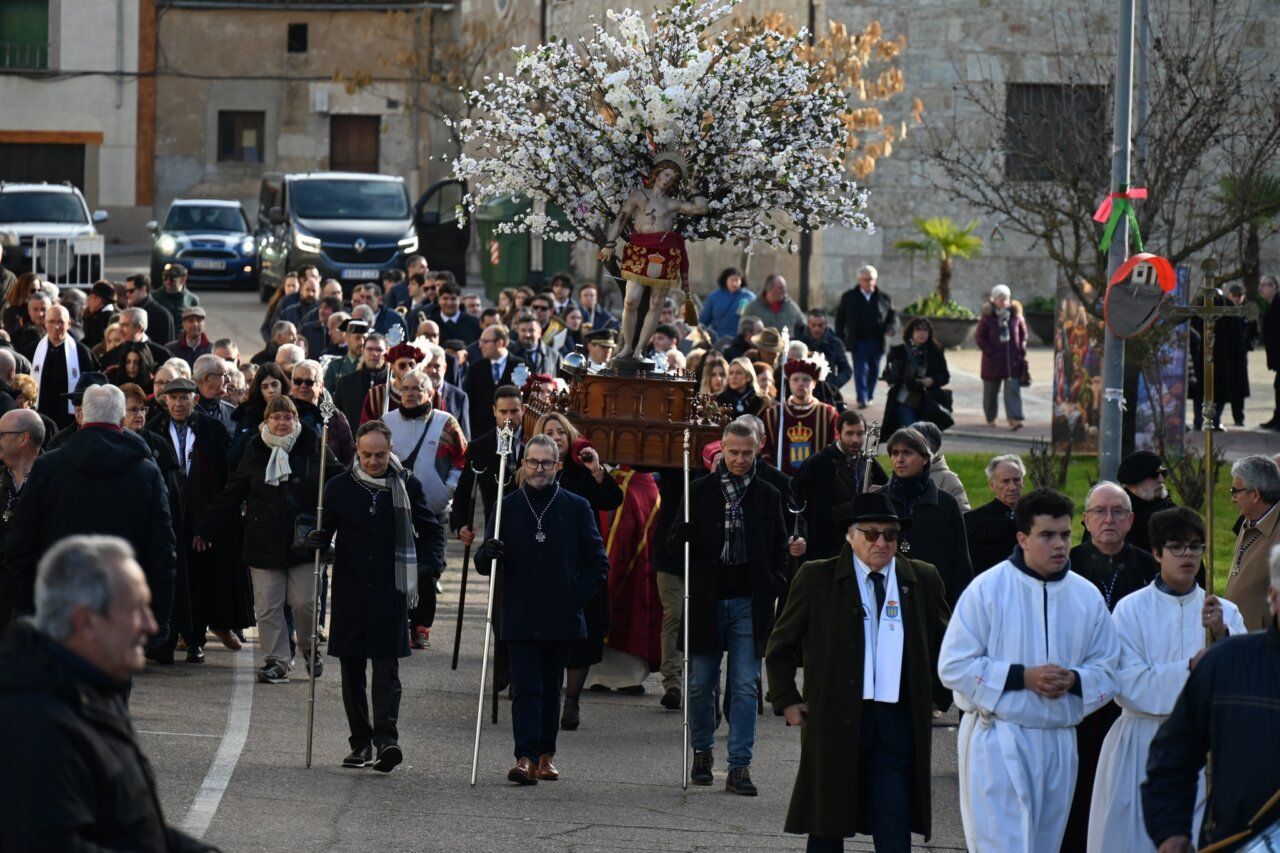 Procesión de San Sebastián en Ciudad Rodrigo con multitud de personas