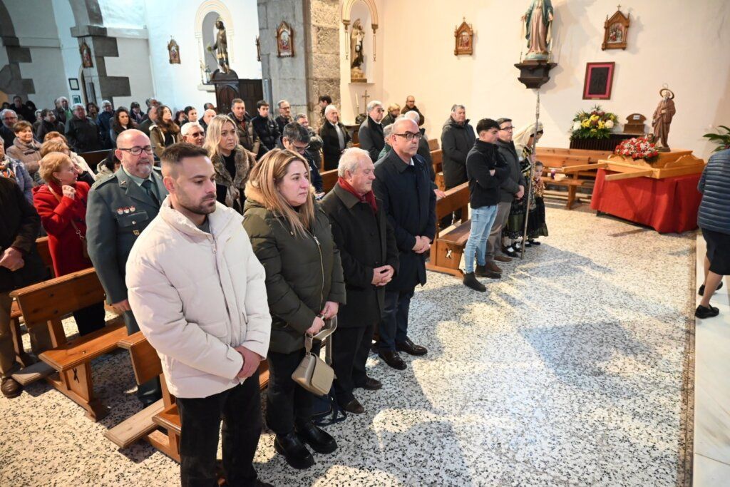 Celebración de San Antón con bendición de animales en la parroquia.