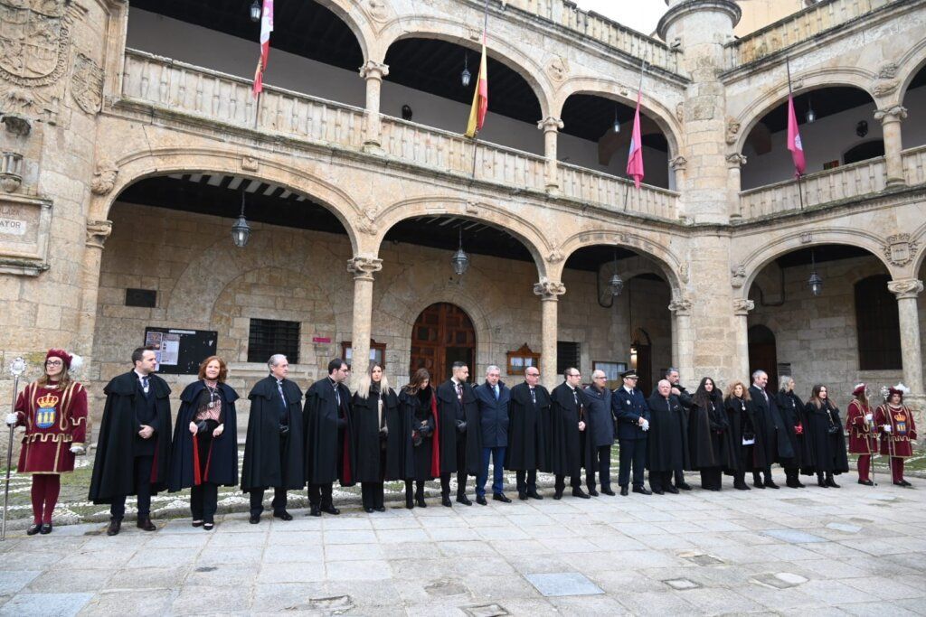 Autoridades y participantes en la festividad de San Sebastián en Ciudad Rodrigo
