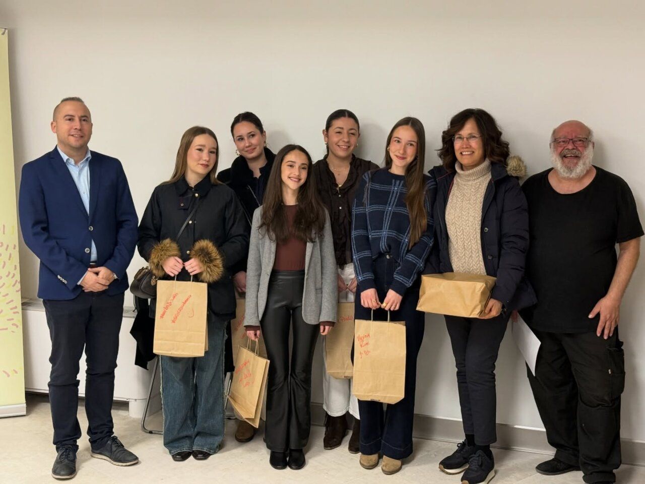 Grupo de personas en el VI Salón del Libro Infantil y Juvenil