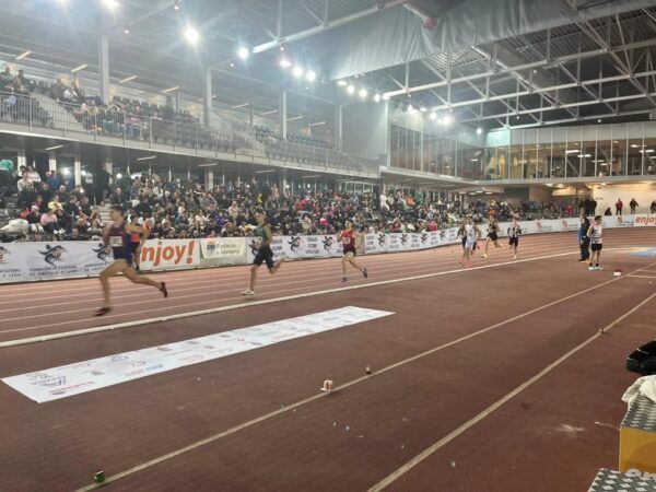 Atletas compitiendo en el II Trofeo de Atletismo Ciudad Salamanca