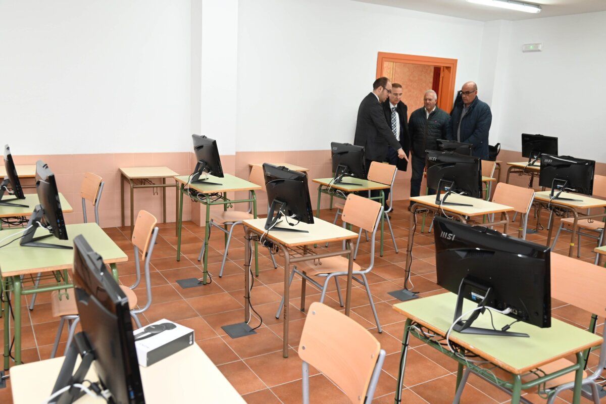 Aula con computadoras para exámenes de conducción en Ciudad Rodrigo
