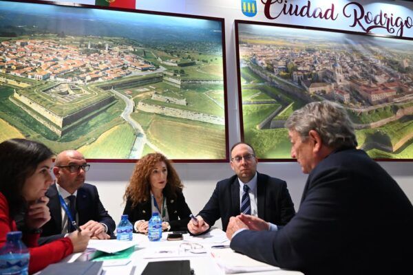 Reunión del Ayuntamiento de Ciudad Rodrigo en la Feria FITUR 2026