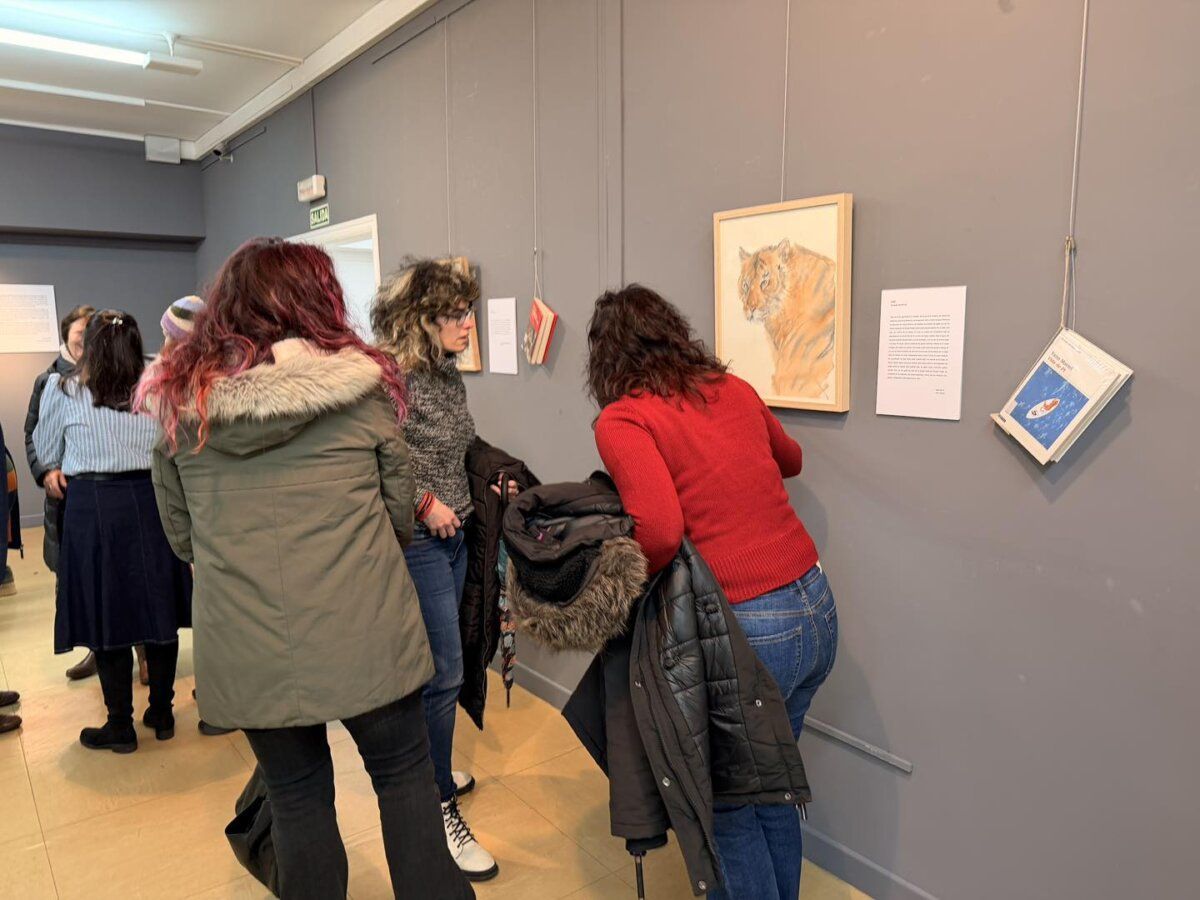 Visita a la exposición de acuarelas en la Biblioteca Torrente Ballester