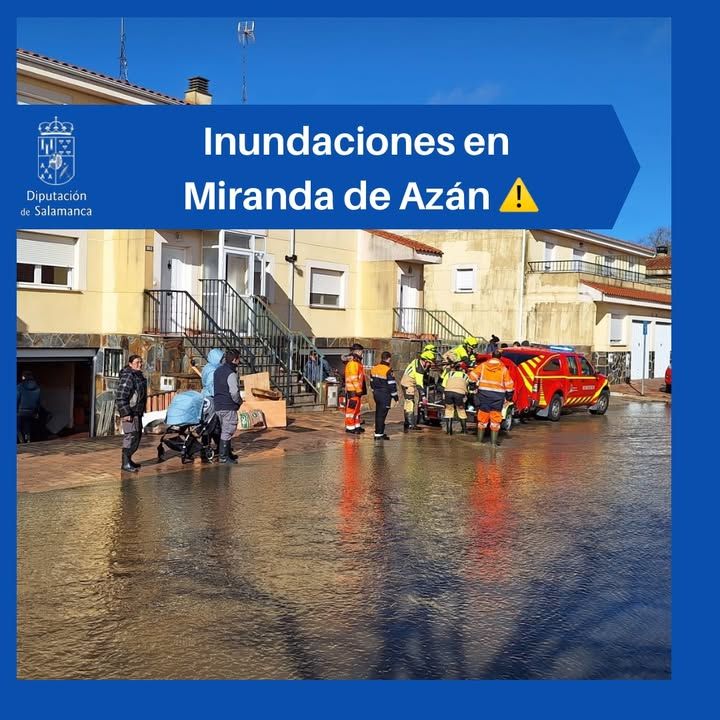 Bomberos de Salamanca ayudando en inundaciones en Miranda de Azán