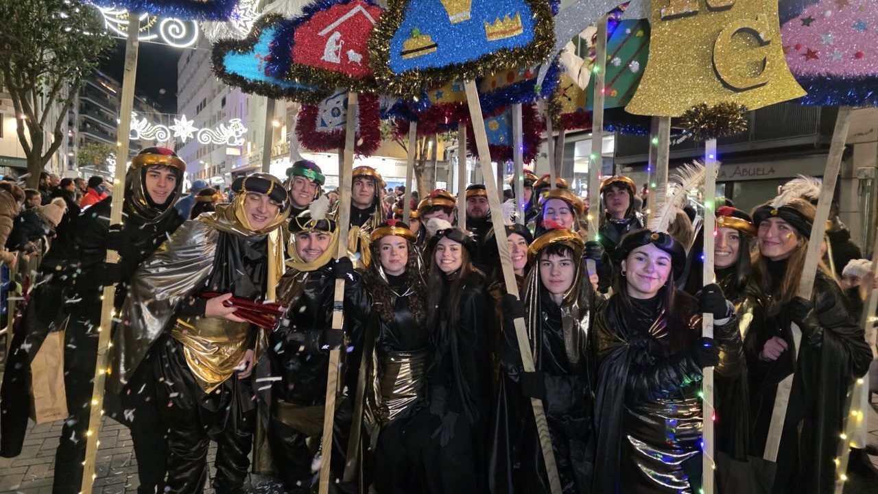 FOTOS | Los Reyes Magos siembran de alegría y diversión las calles de Salamanca con la tradicional cabalgata