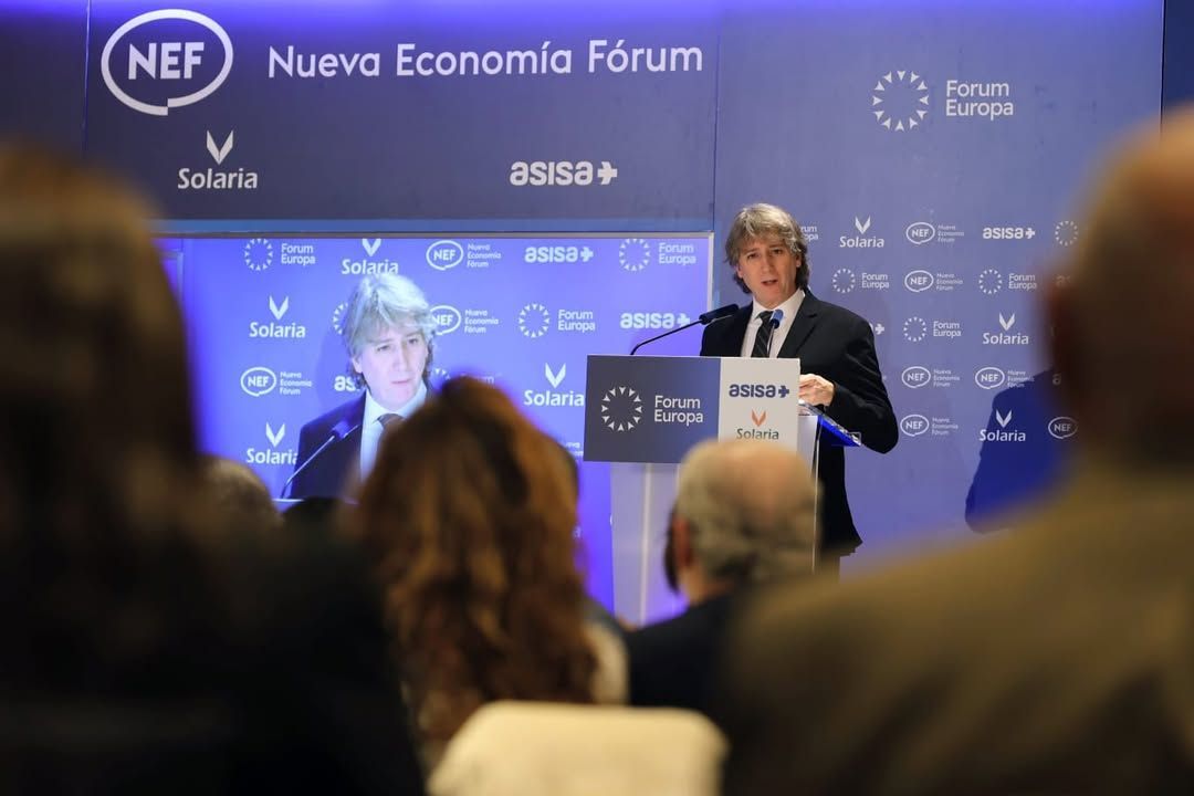Carlos Martínez Mínguez presentando propuestas en el Forum Europa