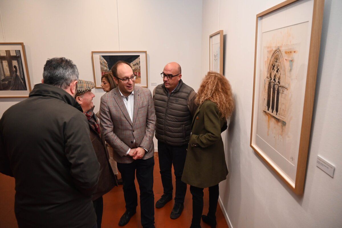 Visita a la exposición de acuarelas en la Casa Municipal de Cultura