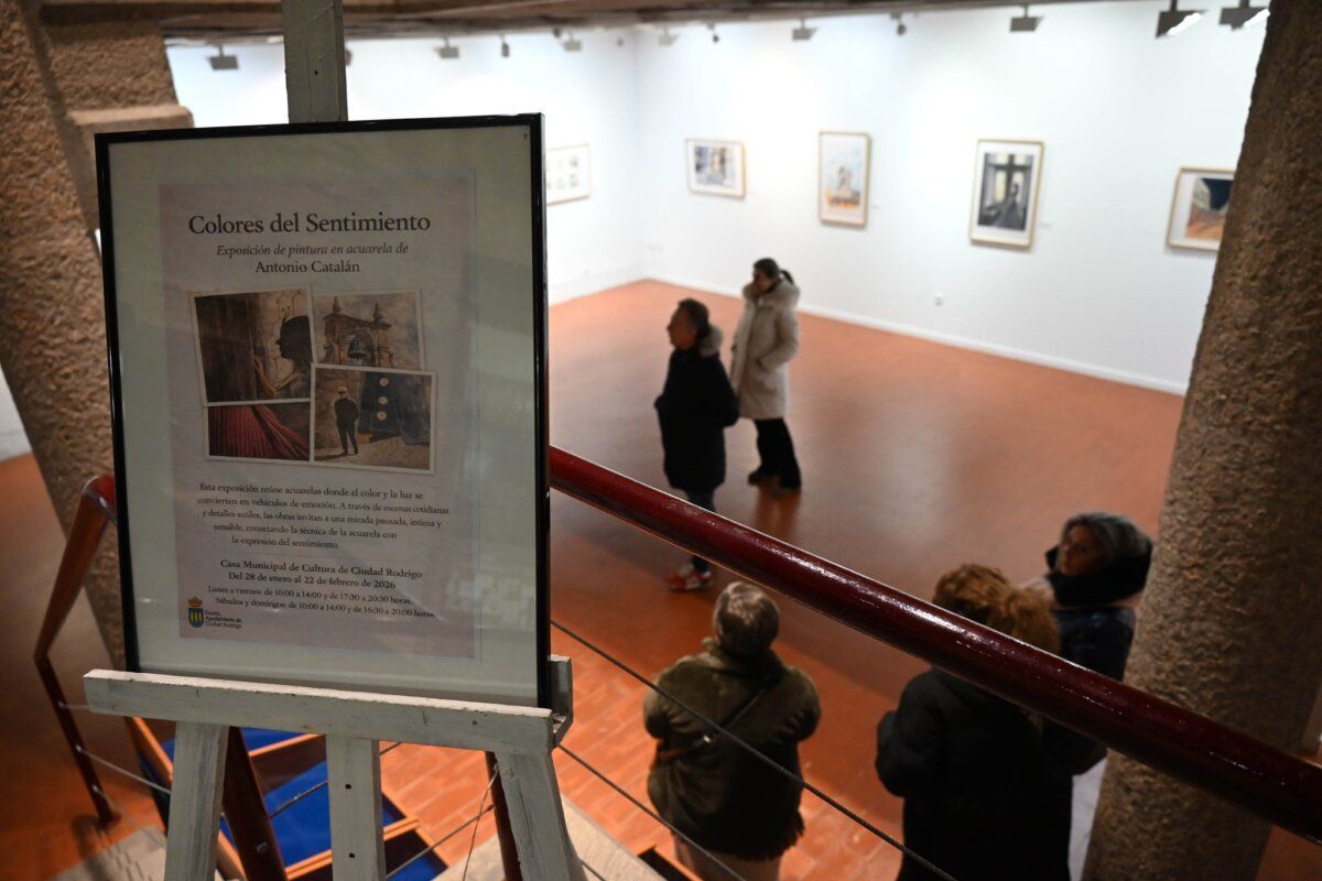 Interior de la Casa Municipal de Cultura durante la exposición de acuarelas