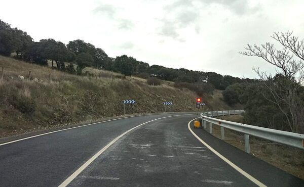 Deficiencias en el firme de la carretera SA-104 entre Guijuelo y Cespedosa.