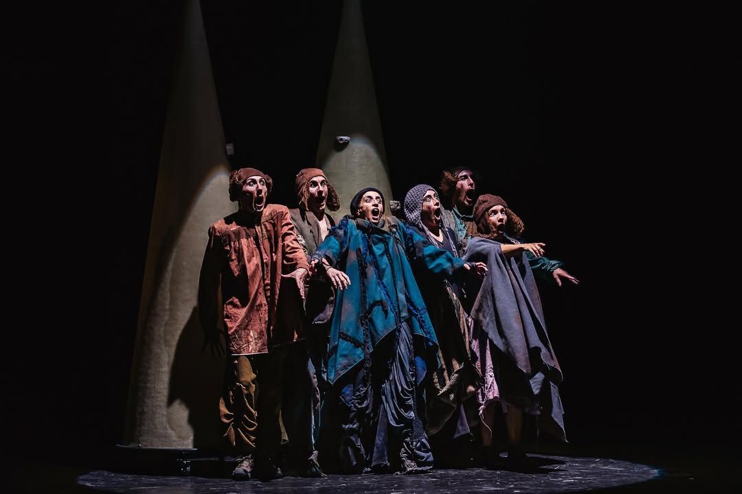 Actores en escena durante un espectáculo teatral en Salamanca
