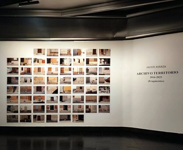 Fotografías de la exposición Archivo Territorio de Javier Ayarza en el Museo de Salamanca