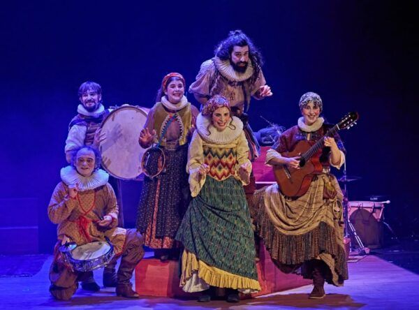 Actores en escena de la obra Farra en el Teatro Liceo
