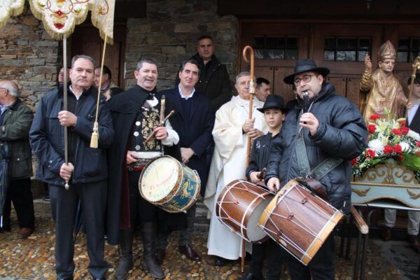 Celebración de las fiestas de San Valerio en Valero bajo la lluvia