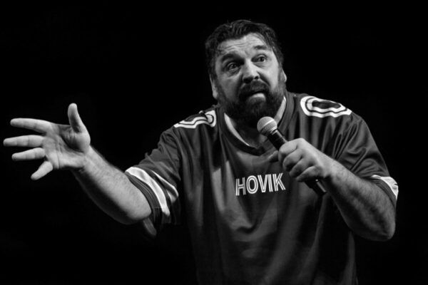 Hovik Keuchkerian actuando en el Teatro Liceo de Salamanca