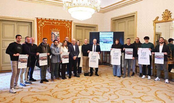 Presentación del II Trofeo de Atletismo Ciudad de Salamanca con organizadores y participantes.