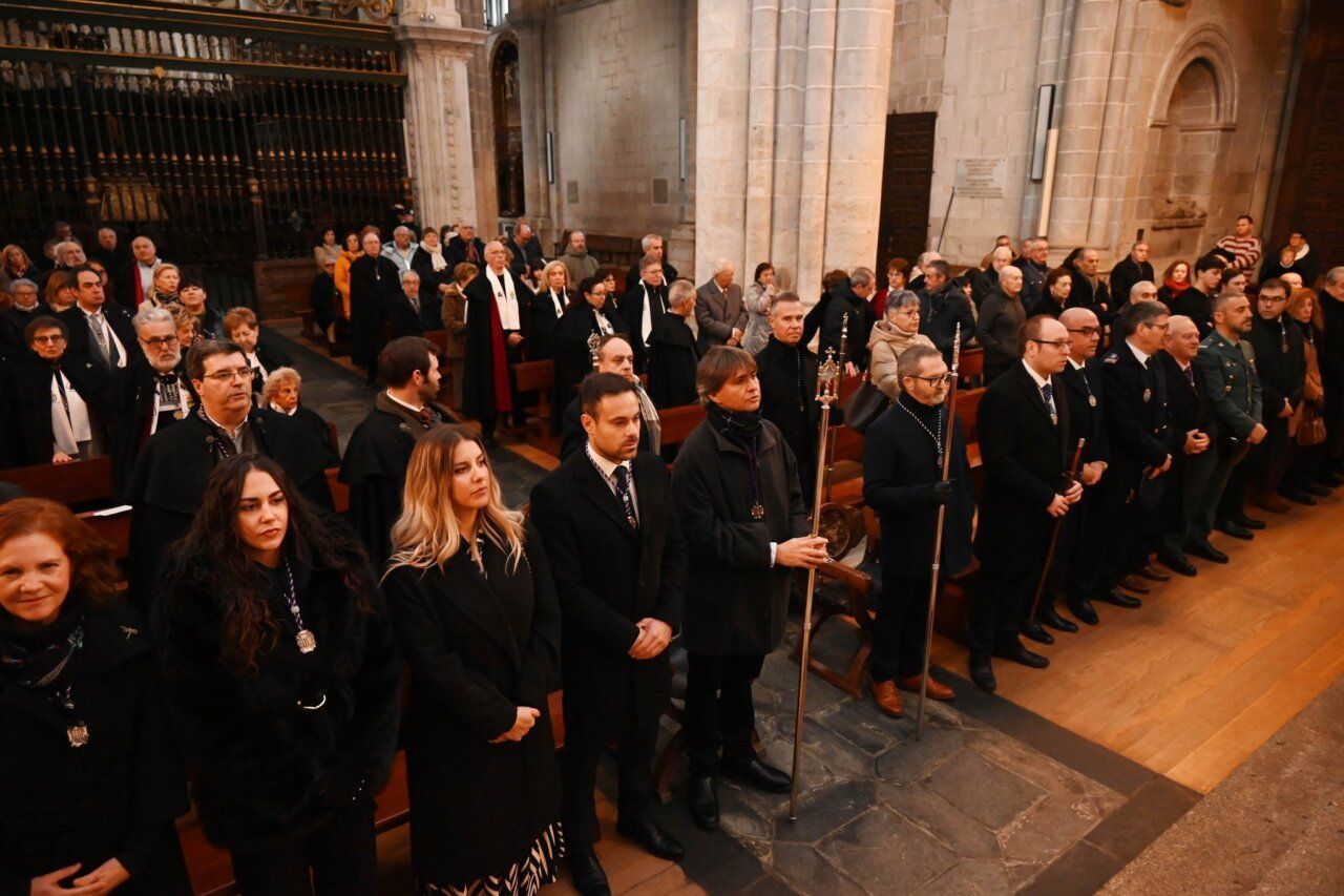 Asistentes en la Catedral de Ciudad Rodrigo durante la procesión de San Sebastián.