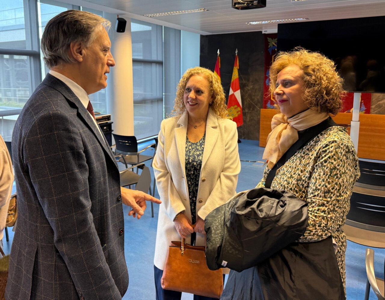 Reunión sobre la Escuela de Animación Juvenil en Salamanca con varios participantes.