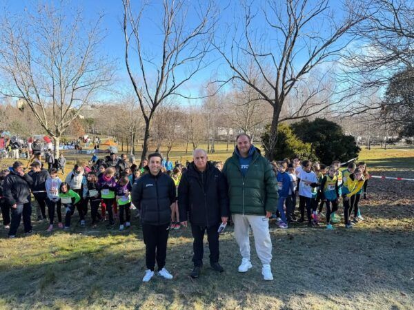 Participantes en la jornada de campo en Guijuelo organizados por la Diputación.