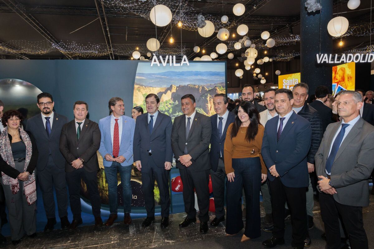 Alfonso Fernández Mañueco en el stand de Castilla y León en FITUR 2026