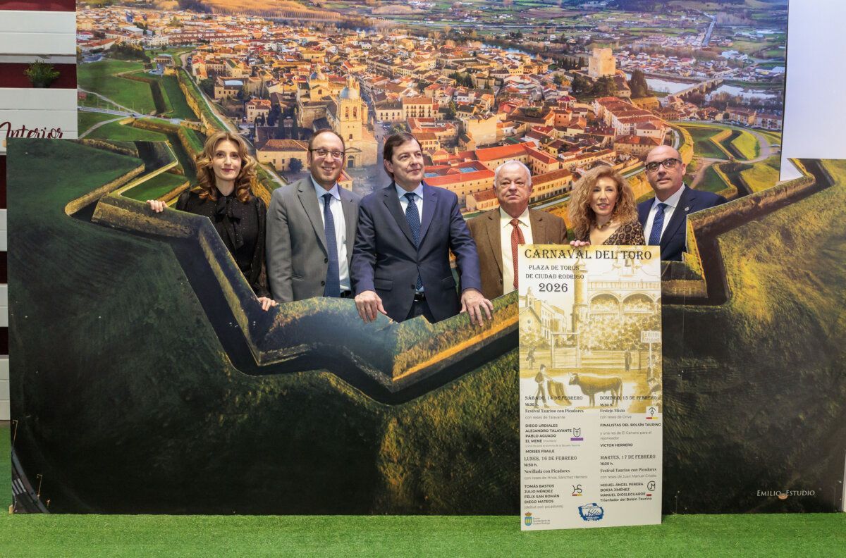 Alfonso Fernández Mañueco en el stand de Castilla y León en FITUR 2026