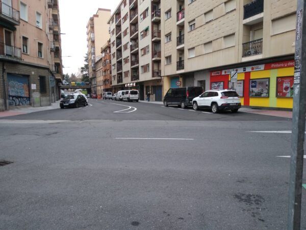 Paso de peatones sin pintar en la unión de la calle Mallorca con la avenida de Italia