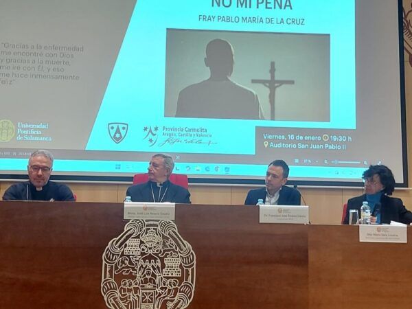 Panel de discusión durante la premier del documental sobre Pablo María de la Cruz en la UPSA