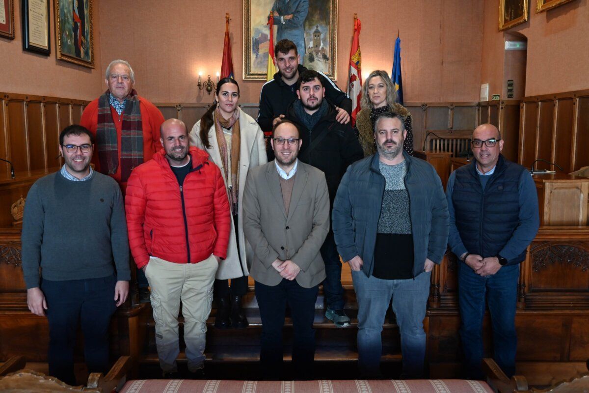 Grupo de personas en la entrega de los Premios Carnaval del Toro 2026