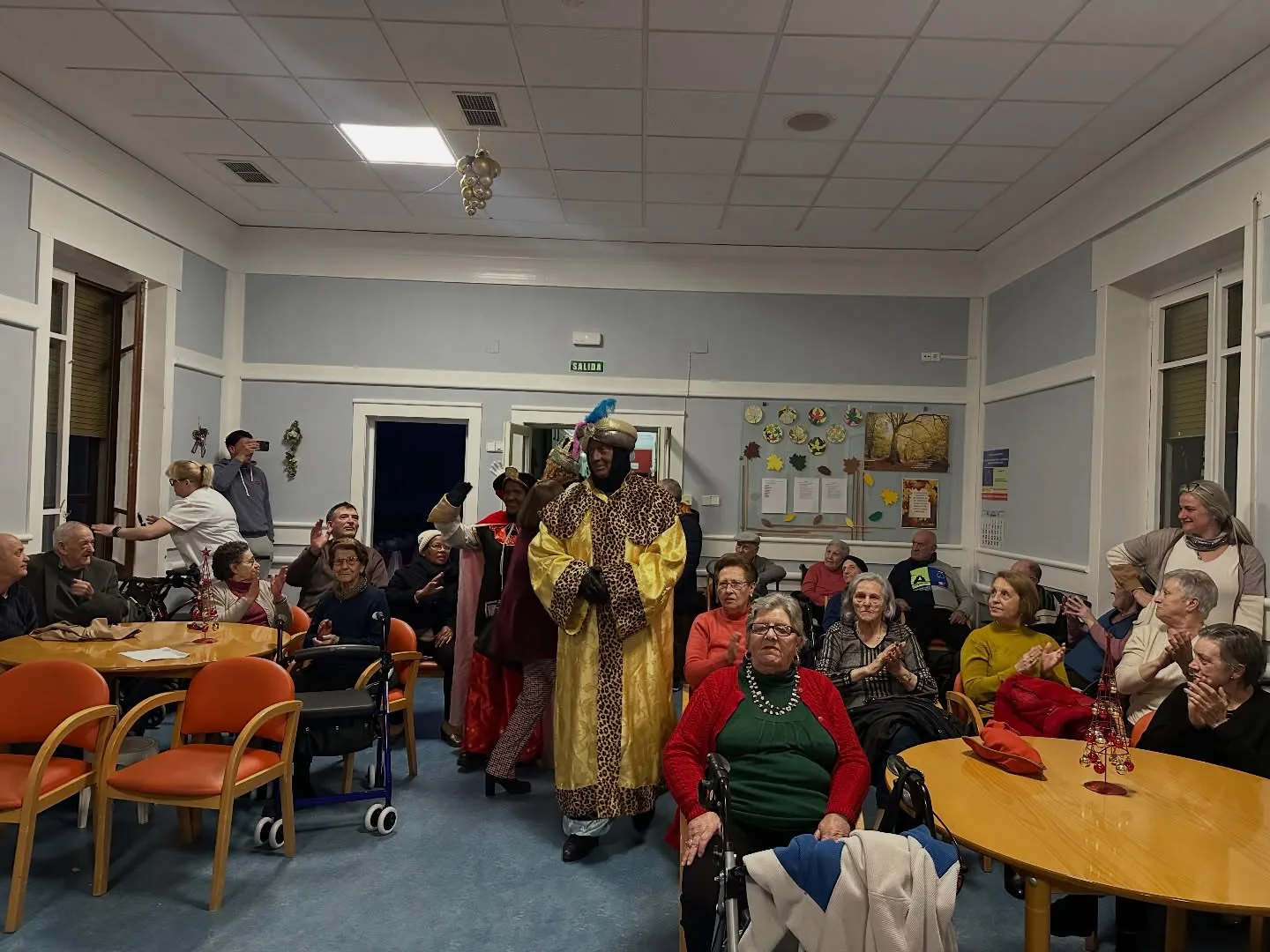 Los Reyes Magos llenan de ilusión la Residencia del Sagrado Corazón en Peñaranda de Bracamonte