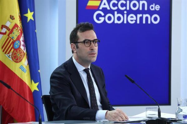 Ministro de Economía en rueda de prensa sobre crecimiento económico en España
