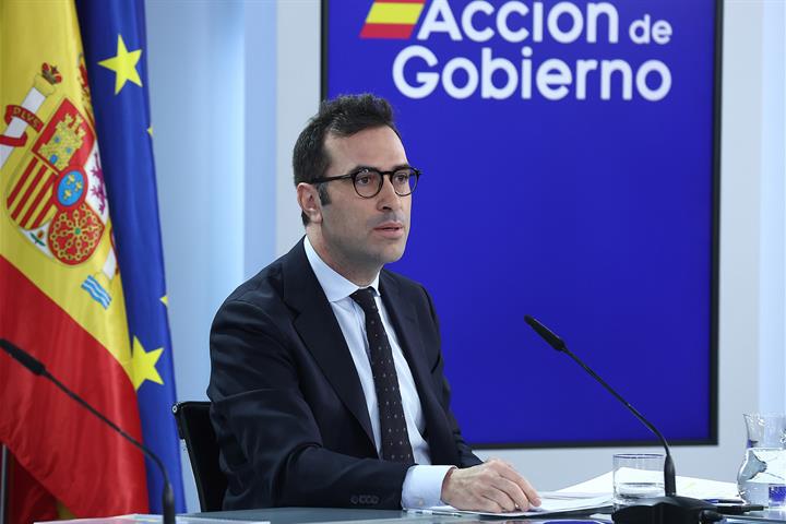 Ministro de Economía en rueda de prensa sobre crecimiento económico en España