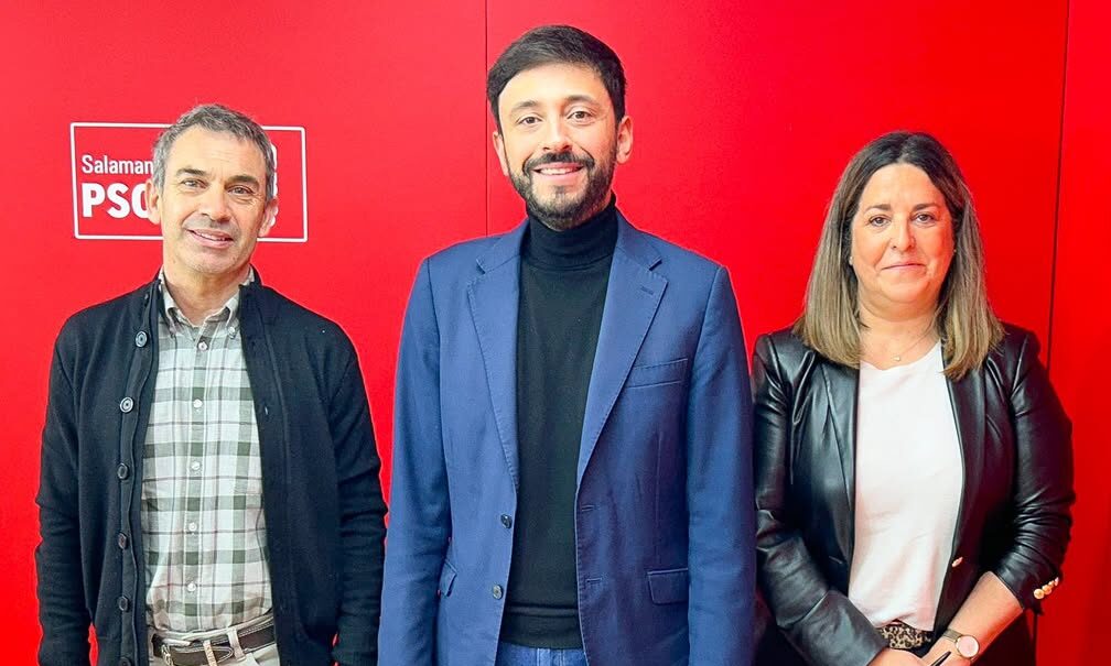 Miembros del PSOE de Salamanca en una rueda de prensa sobre educación y transporte