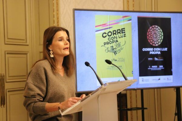 Presentación de la XIV Media Maratón en Salamanca con carteles promocionales