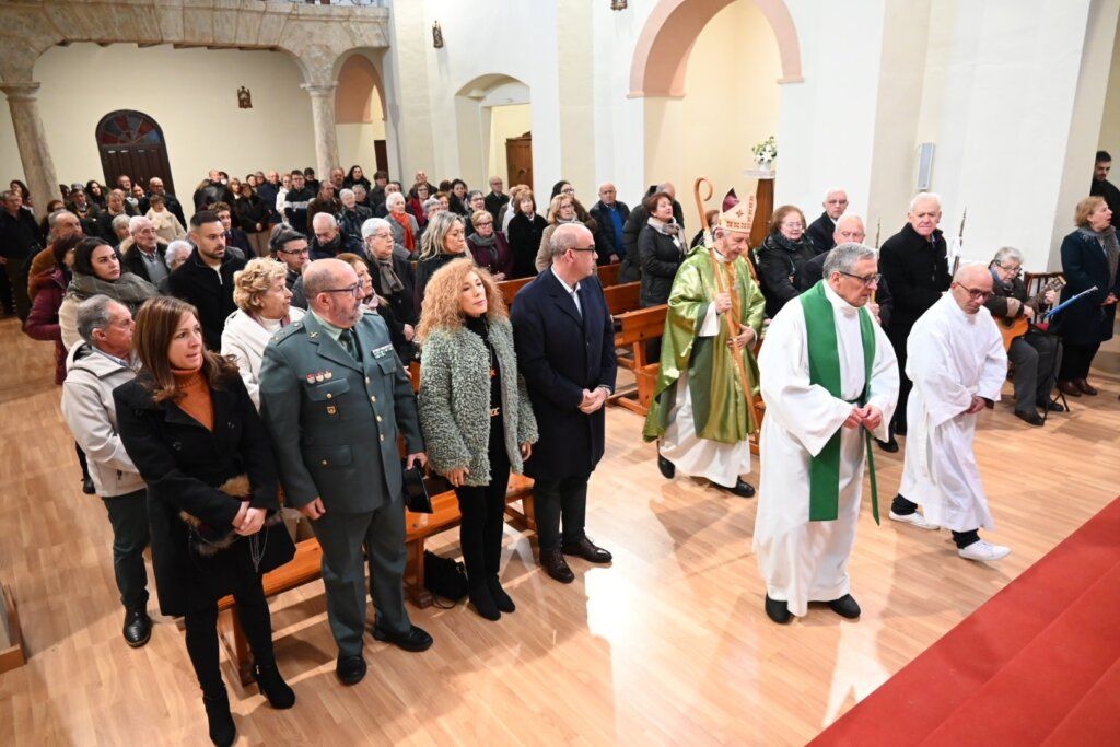 Celebración de la festividad de San Antón en El Puente con asistentes y autoridades