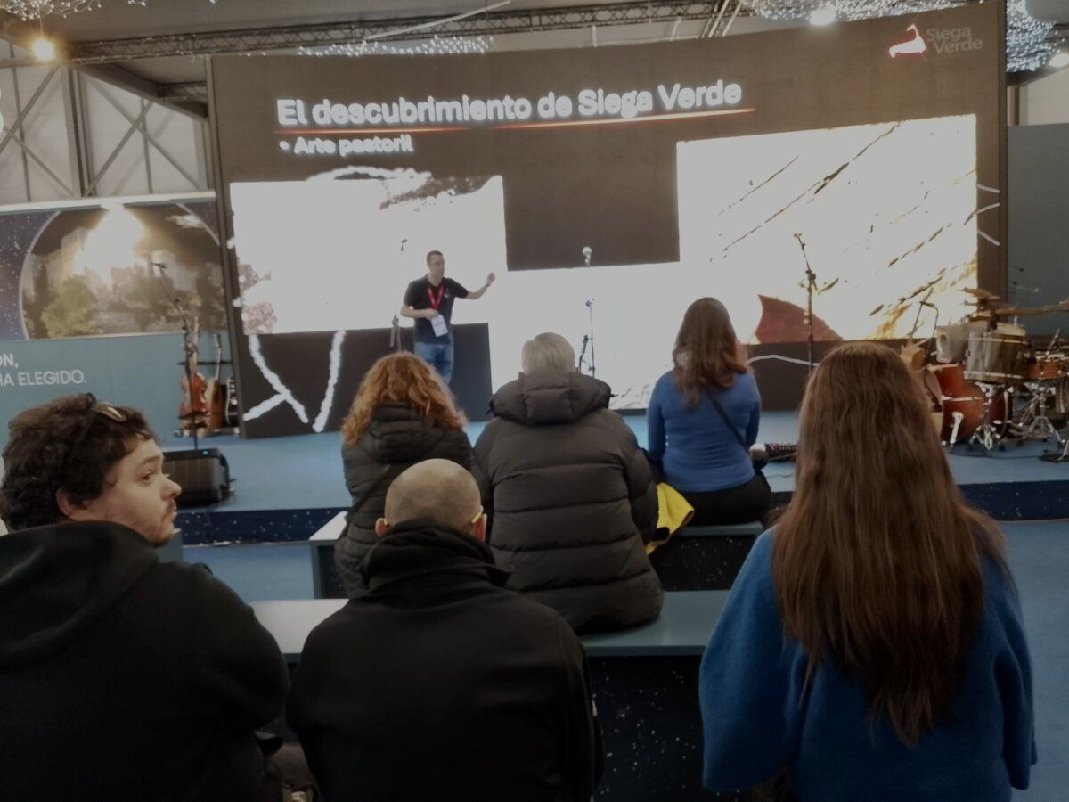 Presentación sobre el yacimiento de Siega Verde en FITUR