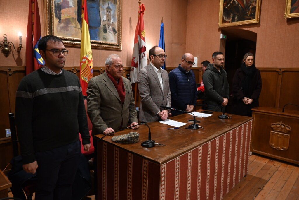 Acto de subasta de tablaos en Ciudad Rodrigo con homenaje a víctimas