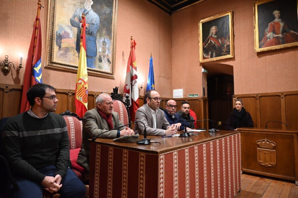 Reunión en el Ayuntamiento de Ciudad Rodrigo durante la subasta de tablaos