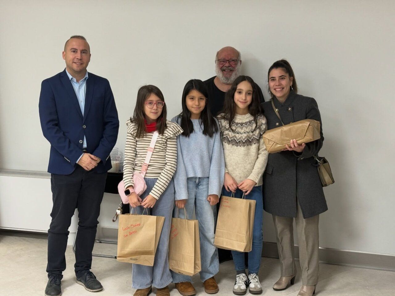 Salamanca entrega los premios del concurso escolar del VI Salón del Libro Infantil y Juvenil en la Torre de los Anaya